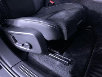 VOLVO XC40 Recharge Twin 78kWh Plus SUV 5dr Electric Auto AWD (408 ps)