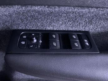 VOLVO XC40 Recharge Twin 78kWh Plus SUV 5dr Electric Auto AWD (408 ps)