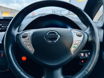 NISSAN LEAF 30kWh Tekna Hatchback 5dr Electric Auto (109 bhp)
