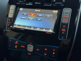 NISSAN LEAF 30kWh Tekna Hatchback 5dr Electric Auto (109 bhp)