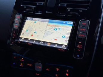 NISSAN LEAF 30kWh Tekna Hatchback 5dr Electric Auto (109 bhp)