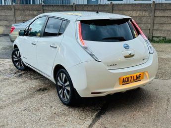 NISSAN LEAF 30kWh Tekna Hatchback 5dr Electric Auto (109 bhp)