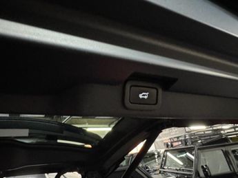 LAND ROVER DISCOVERY 5 3.0 SD V6 HSE SUV 5dr Diesel Auto 4WD Euro 6 (s/s) (306 ps)