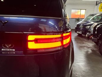 LAND ROVER DISCOVERY 5 3.0 SD V6 HSE SUV 5dr Diesel Auto 4WD Euro 6 (s/s) (306 ps)