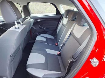 FORD FOCUS 1.6 Zetec Hatchback 5dr Petrol Powershift Euro 5 (125 ps)