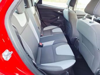 FORD FOCUS 1.6 Zetec Hatchback 5dr Petrol Powershift Euro 5 (125 ps)