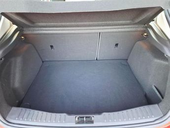 FORD FOCUS 1.6 Zetec Hatchback 5dr Petrol Powershift Euro 5 (125 ps)