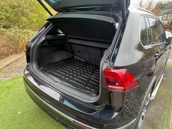 VOLKSWAGEN TIGUAN 2.0 TDI BlueMotion Tech R-Line SUV 5dr Diesel DSG 4Motion Euro 6