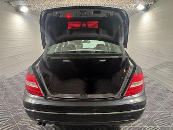 MERCEDES-BENZ C-CLASS 2.1 C200 CDI BlueEfficiency Elegance Saloon 4dr Diesel G-Tronic+