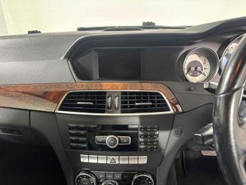 MERCEDES-BENZ C-CLASS 2.1 C200 CDI BlueEfficiency Elegance Saloon 4dr Diesel G-Tronic+