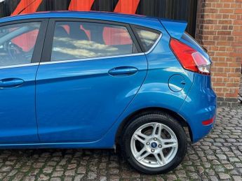 FORD FIESTA 1.6 Zetec Hatchback 5dr Petrol Powershift Euro 5 (105 ps)