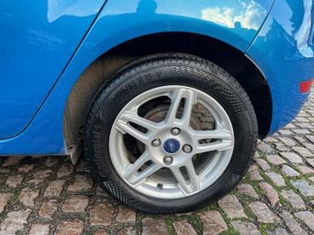 FORD FIESTA 1.6 Zetec Hatchback 5dr Petrol Powershift Euro 5 (105 ps)