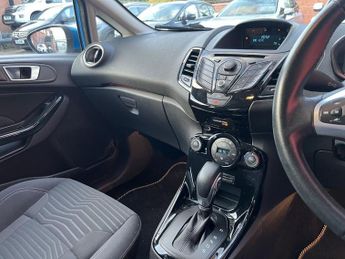 FORD FIESTA 1.6 Zetec Hatchback 5dr Petrol Powershift Euro 5 (105 ps)