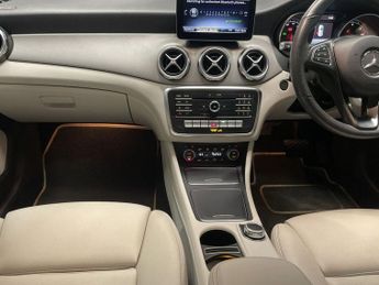 MERCEDES-BENZ GLA 2.1 GLA200d Sport (Executive) SUV 5dr Diesel 7G-DCT Euro 6 (s/s)