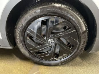 VOLKSWAGEN ID.4 Pro Performance 77kWh Life SUV 5dr Electric Auto (204 ps)