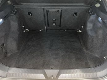 VOLKSWAGEN ID.4 Pro Performance 77kWh Life SUV 5dr Electric Auto (204 ps)