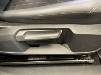 VOLKSWAGEN ID.4 Pro Performance 77kWh Life SUV 5dr Electric Auto (204 ps)