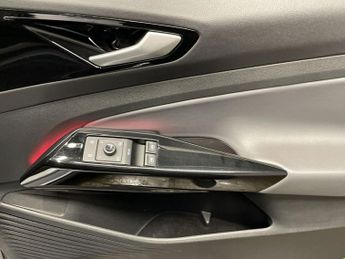 VOLKSWAGEN ID.4 Pro Performance 77kWh Life SUV 5dr Electric Auto (204 ps)