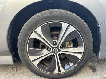 NISSAN LEAF 40kWh Tekna Hatchback 5dr Electric Auto (150 ps)