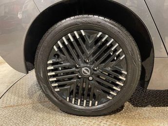 NISSAN LEAF 59kWh e+ Tekna Hatchback 5dr Electric Auto (217 ps)