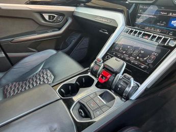 LAMBORGHINI URUS 4.0 V8 BiTurbo SUV 5dr Petrol Auto 4WD Euro 6 (650 ps)