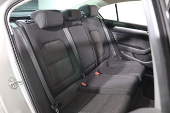 VOLKSWAGEN PASSAT 2.0 TDI BlueMotion Tech SE Business Saloon 4dr Diesel DSG Euro 6