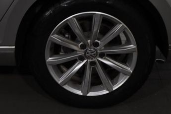 VOLKSWAGEN PASSAT 2.0 TDI BlueMotion Tech SE Business Saloon 4dr Diesel DSG Euro 6