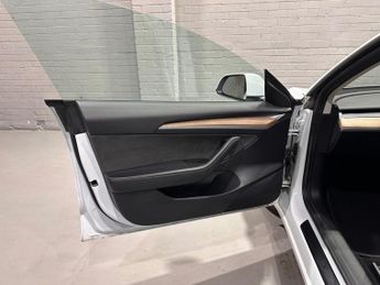 TESLA Model 3 Standard Range Plus Saloon 4dr Electric Auto RWD (241 bhp)