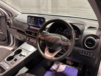 HYUNDAI KONA 64kWh Premium SUV 5dr Electric Auto (10.5kW Charger) (204 ps)