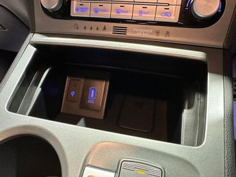 HYUNDAI KONA 64kWh Premium SUV 5dr Electric Auto (10.5kW Charger) (204 ps)