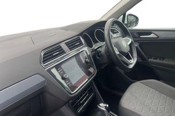 VOLKSWAGEN TIGUAN 1.5 TSI Life SUV 5dr Petrol DSG Euro 6 (s/s) (150 ps) Front  / R