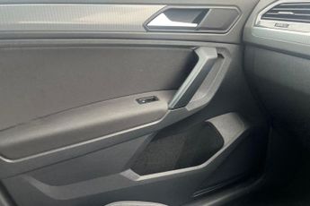 VOLKSWAGEN TIGUAN 1.5 TSI Life SUV 5dr Petrol DSG Euro 6 (s/s) (150 ps) Front  / R