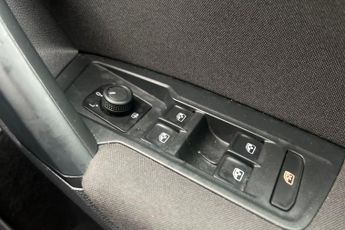 VOLKSWAGEN TIGUAN 1.5 TSI Life SUV 5dr Petrol DSG Euro 6 (s/s) (150 ps) Front  / R