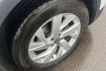 VOLKSWAGEN TIGUAN 1.5 TSI Life SUV 5dr Petrol DSG Euro 6 (s/s) (150 ps) Front  / R