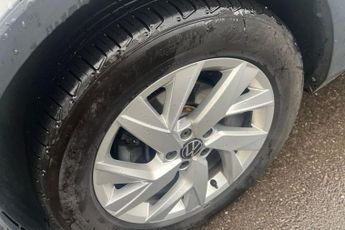 VOLKSWAGEN TIGUAN 1.5 TSI Life SUV 5dr Petrol DSG Euro 6 (s/s) (150 ps) Front  / R