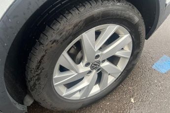 VOLKSWAGEN TIGUAN 1.5 TSI Life SUV 5dr Petrol DSG Euro 6 (s/s) (150 ps) Front  / R