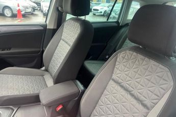 VOLKSWAGEN TIGUAN 1.5 TSI Life SUV 5dr Petrol DSG Euro 6 (s/s) (150 ps) Front  / R