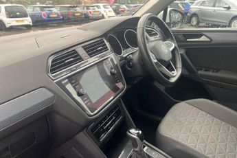 VOLKSWAGEN TIGUAN 1.5 TSI Life SUV 5dr Petrol DSG Euro 6 (s/s) (150 ps) Front  / R