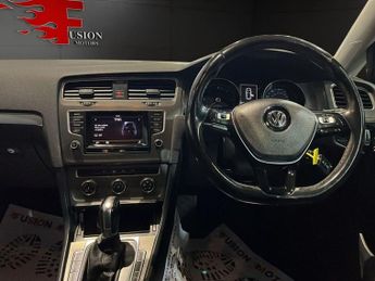 VOLKSWAGEN GOLF 2.0 TDI BlueMotion Tech SE Hatchback 5dr Diesel DSG Euro 5 (s/s)