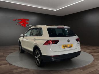 VOLKSWAGEN TIGUAN 2.0 TDI BlueMotion Tech SE Navigation SUV 5dr Diesel DSG 4Motion