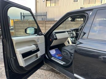 LAND ROVER RANGE ROVER 4.4 SD V8 Autobiography SUV 5dr Diesel Auto 4WD Euro 5 (339 ps)