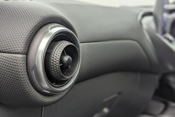 NISSAN JUKE 1.0 DIG-T N-Connecta SUV 5dr Petrol DCT Auto Euro 6 (s/s) (114 p