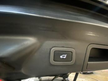 LAND ROVER RANGE ROVER VELAR 2.0 D180 R-Dynamic SE SUV 5dr Diesel Auto 4WD Euro 6 (s/s) (180 