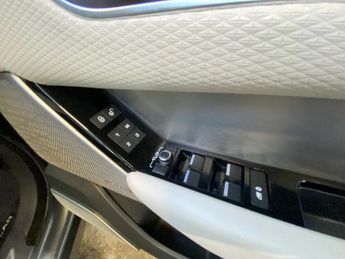 LAND ROVER RANGE ROVER VELAR 2.0 D180 R-Dynamic SE SUV 5dr Diesel Auto 4WD Euro 6 (s/s) (180 