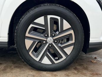 HYUNDAI KONA 64kWh Premium SUV 5dr Electric Auto (10.5kW Charger) (204 ps)