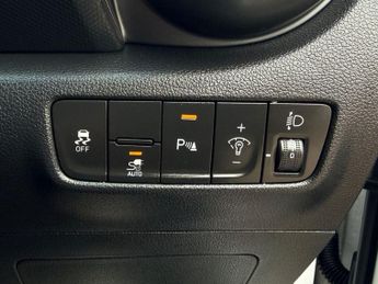HYUNDAI KONA 64kWh Premium SUV 5dr Electric Auto (10.5kW Charger) (204 ps)