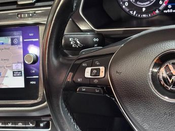 VOLKSWAGEN TIGUAN ALLSPACE 2.0 TDI SEL SUV 5dr Diesel DSG Euro 6 (s/s) (150 ps)