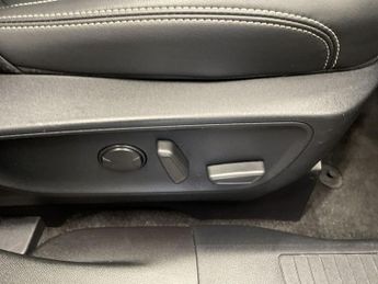 FORD KUGA 2.5h Duratec Vignale SUV 5dr Petrol Hybrid CVT Euro 6 (s/s) (190