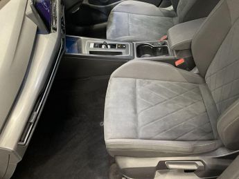 VOLKSWAGEN GOLF 2.0 TDI Style Hatchback 5dr Diesel DSG Euro 6 (s/s) (150 ps)