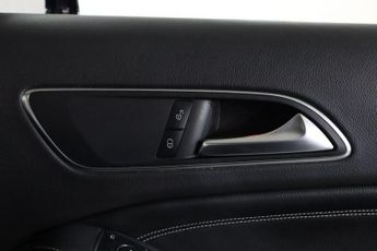 MERCEDES-BENZ GLA 1.6 GLA180 Urban Edition 7G-DCT Euro 6 (s/s) 5dr